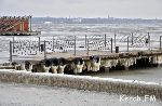 Новости » Общество: В Керчи замерзает море: фото зимней набережной