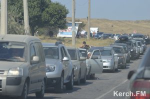 Новости » Общество: Экскурсии по Керчи устроят для людей, ждущих очередь на переправу