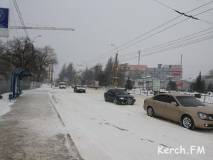 Новости » Общество: Керчь купила 70 тонн соли и 900 тонн песка на случай гололеда