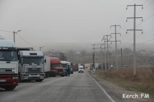 Новости » Общество: На Керченской переправе готовятся к штормовому ветру