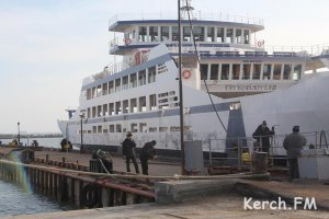 Новости » Общество: Реконструкцию причалов на переправе отложили до понедельника