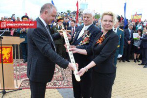 Новости » Общество: «Меч Победы», подаренный Керчи, смогут увидеть все желающие