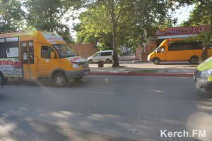 Новости » Общество: В Керчи с сегодняшнего дня проезд в маршрутках стоит 12 рублей