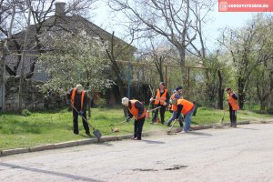 Новости » Общество: В Керчи на уборку парков и скверов потратят 500 000 рублей