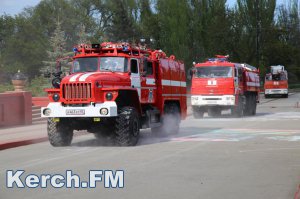 Новости » Общество: В Крыму обещают увеличить число пожарных частей и построить жилье для спасателей