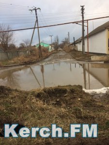 Новости » Общество: В Керчи в районе жилых домов образовалась искусственное озеро