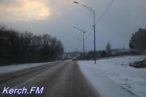 Новости » Общество: В Керчи на дорогах посыпали только пешеходные переходы