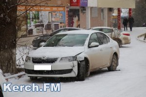 Новости » Криминал и ЧП: В Керчи столкнулись «Škoda» и «Chery»