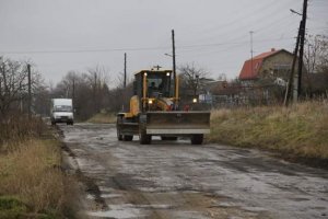 Новости » Общество: В Мичурино грейдер разровнял дорогу