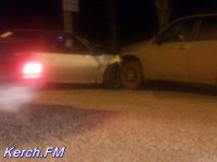 Новости » Криминал и ЧП: В Керчи произошло лобовое столкновение двух авто