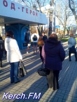 Ты репортер: В последний день зимы керчане гуляли по улице в шортах