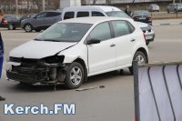 Новости » Общество: В Керчи на автовокзале столкнулись «Volkswagen» и «Peugeot»