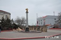 Новости » Общество: В Керчи полиция запретила подросткам кататься на скейтах на Пантеоне Славы