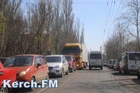 Новости » Общество: В Керчи около автовокзала пробки из-за сломанной фуры