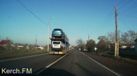 Новости » Общество: Водитель длинномера чуть не протаранил маршрутку и встречный транспорт