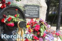 Новости » Общество: В Керчи возложили цветы в память о жертвах депортации