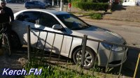 Ты репортер: В Керчи водитель «Chevrolet» припарковал авто, перекрыв проход пешеходам