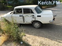 Новости » Криминал и ЧП: В Керчи на дороге стоит брошенный автомобиль