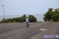 Новости » Общество: В Керчи заасфальтировали площадку под экстрим-парк