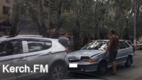 Новости » Криминал и ЧП: В Керчи столкнулись иномарка и «LADA»