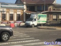 Новости » Общество: В Керчи на Шлагбаумской площади затрудненно движение транспорта
