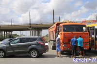 Новости » Криминал и ЧП: В Керчи грузовик въехал в иномарку