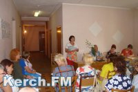 Новости » Общество: В Керчи к ветеранам приехала мобильная группа соцобслуживания
