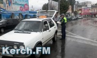 Новости » Общество: В Керчи сотрудники ГИБДД остановили девять таксистов-нарушителей