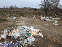 Новости » Общество: Керчане жалуются на свалку мусора по дороге на Змеинку