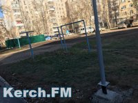 Новости » Общество: Керчане просят завершить благоустройство их двора