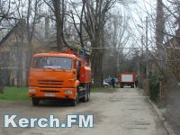 Новости » Общество: После статьи Керчь.ФМ водоканал устранил утечку канализации в жилом доме
