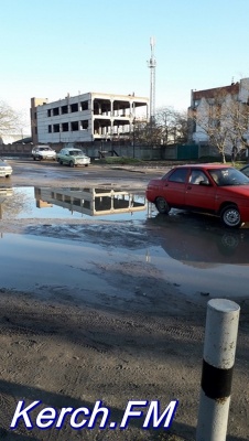 Новости » Общество: Керчане требуют оборудовать пешеходную дорожку в районе ж/д переезда по Кирова