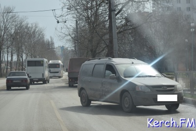 Новости » Криминал и ЧП: На Генерала Петрова в Керчи столкнулись «Mitsubishi» и «Lada»