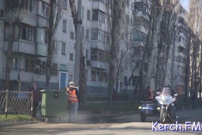 Новости » Общество: В разных районах Керчи наводят порядок