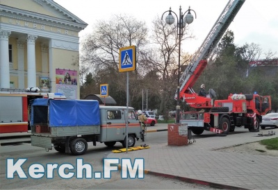 Новости » Общество: В Керчи пожарные условно ликвидировали взрыв бытового газа в жилом доме