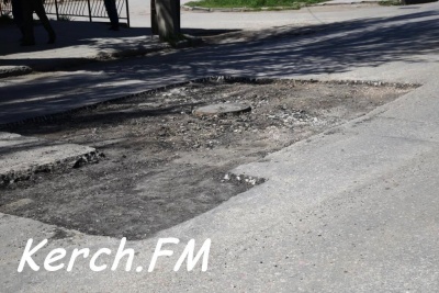 Новости » Общество: Шлагбаумскую  в Керчи подготовили к ямочному ремонту