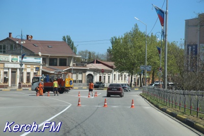 Новости » Общество: В Керчи на центральных дорогах нанесли разметку