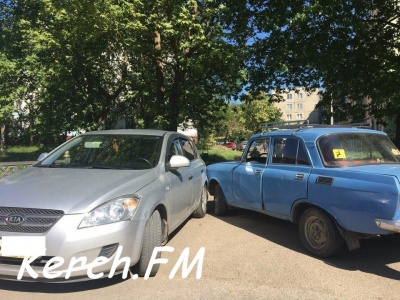 Новости » Криминал и ЧП: На Блюхера в Керчи столкнулись «Москвич» и иномарка