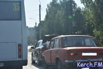 Новости » Криминал и ЧП: В Керчи столкнулись иномарка и «ВАЗ»