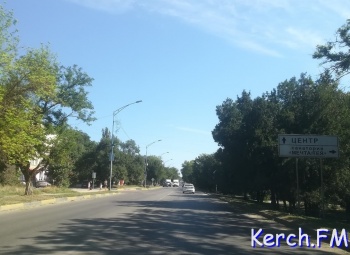 Новости » Общество: В Аршинцево косят траву на обочинах