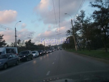Новости » Общество: Из-за работ на путепроводе по ШГС в Керчи снова стоят километровые пробки