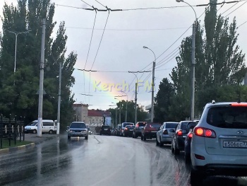 Новости » Общество: Это заразно: пробки в утренней Керчи размножились по всему центру