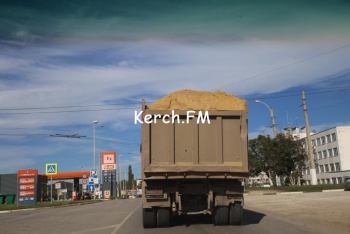 Новости » Криминал и ЧП: Водители Керчи жалуются на грузовые машины, которые перевозят песок