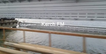 Новости » Криминал и ЧП: В сети опубликовали видео упавшего в море пролета ж/д части Крымского моста