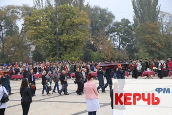 Новости » Общество: Церемонию прощания с погибшими завершили, тела везут на кладбище