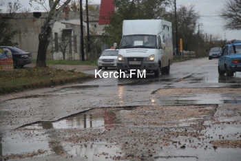 Новости » Общество: Шлагбаумскую в Керчи подготовили к ямочному ремонту