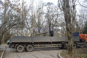 Новости » Общество: Керченский РЭС вывел своих специалистов в выходной для ремонта электролиний 3-й больницы