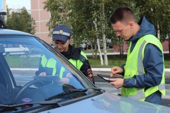 Новости » Общество: Госавтоинспекторы с помощью планшетов смогут определить личность водителя