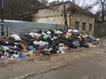 Новости » Права человека » Общество: Город Керчь завален мусором, кто за это должен отвечать?