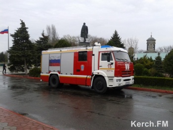 Новости » Общество: За неделю на пожарах спасатели эвакуировали 45 человек в Крыму